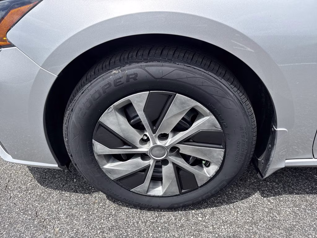 2024 Brilliant Silver Metallic Nissan Altima 2.5 S FWD Sedan