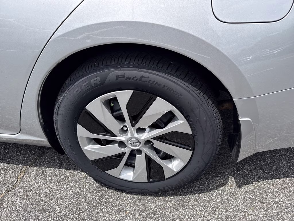 2024 Brilliant Silver Metallic Nissan Altima 2.5 S FWD Sedan