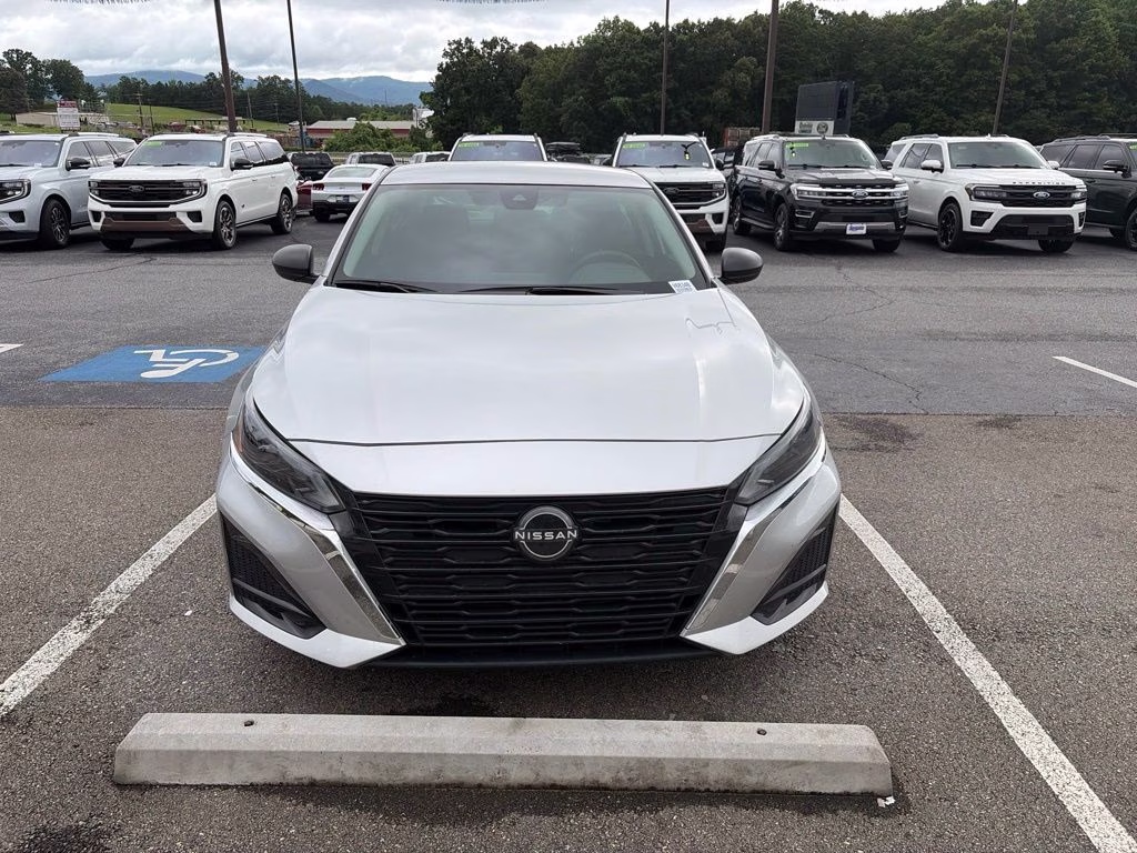 2024 Brilliant Silver Metallic Nissan Altima 2.5 S FWD Sedan
