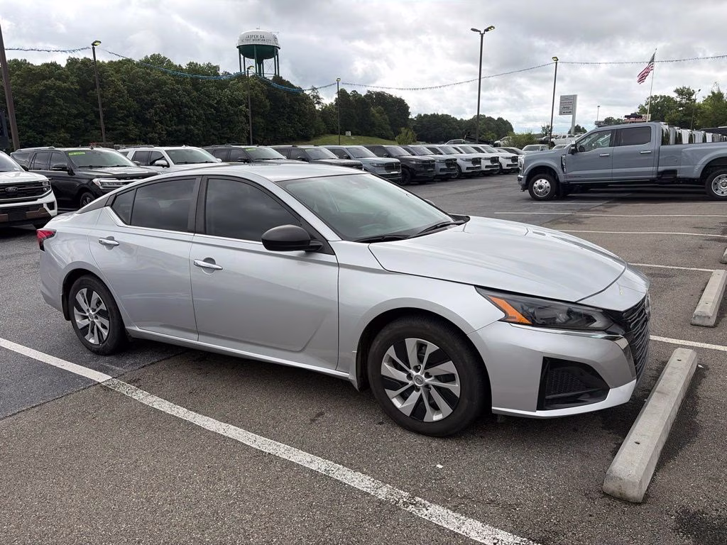 2024 Brilliant Silver Metallic Nissan Altima 2.5 S FWD Sedan