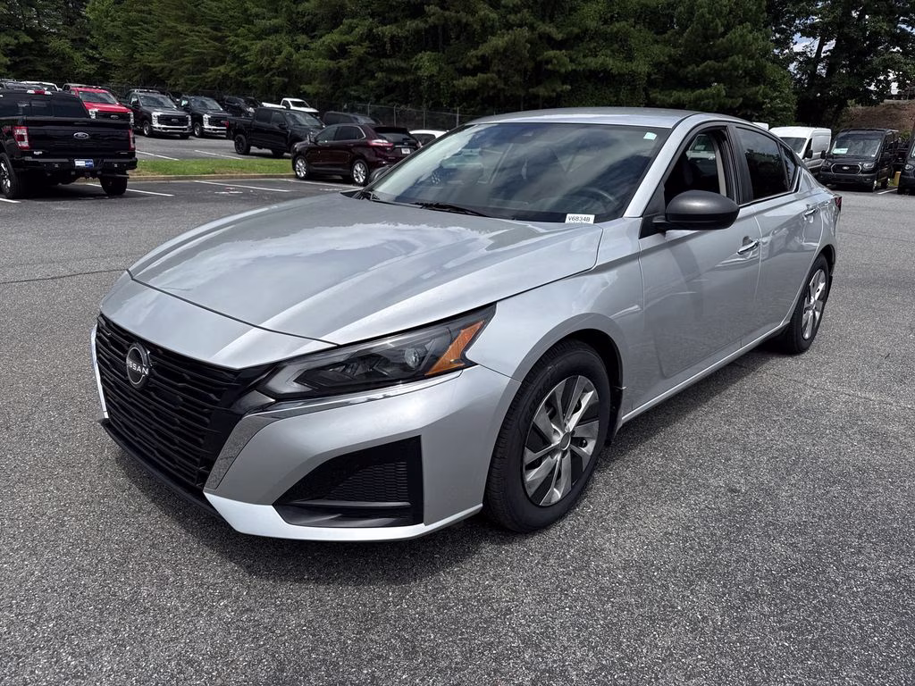 2024 Brilliant Silver Metallic Nissan Altima 2.5 S FWD Sedan