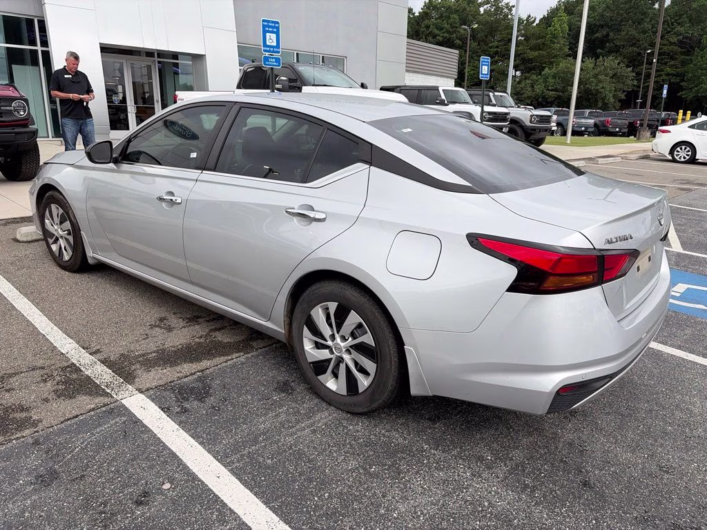 2024 Brilliant Silver Metallic Nissan Altima 2.5 S FWD Sedan