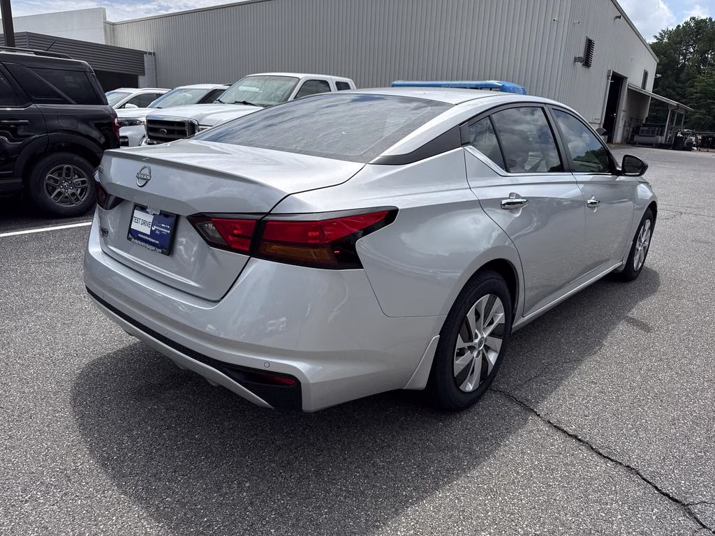 2024 Brilliant Silver Metallic Nissan Altima 2.5 S FWD Sedan