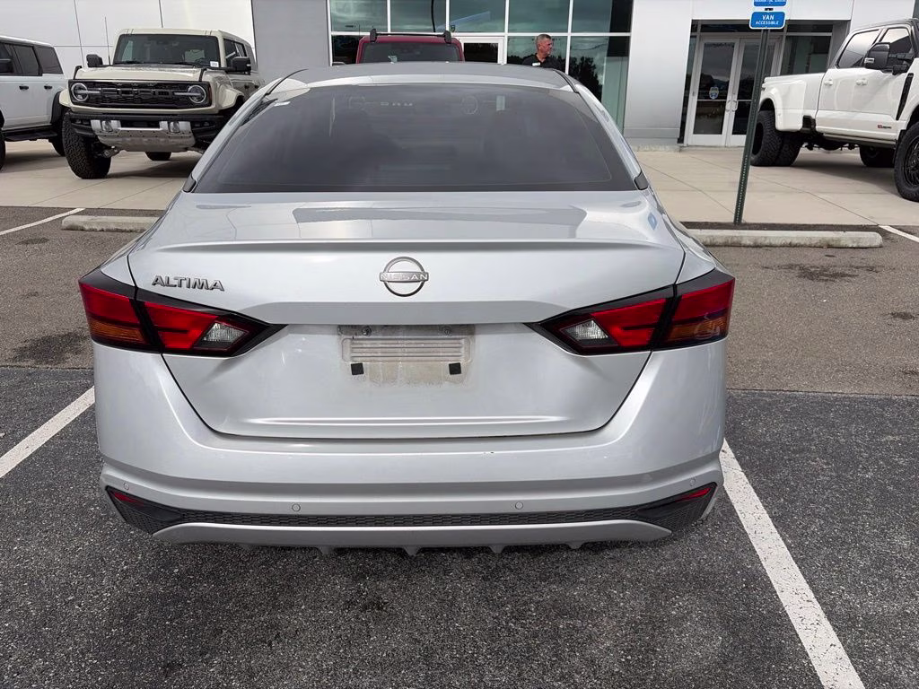 2024 Brilliant Silver Metallic Nissan Altima 2.5 S FWD Sedan