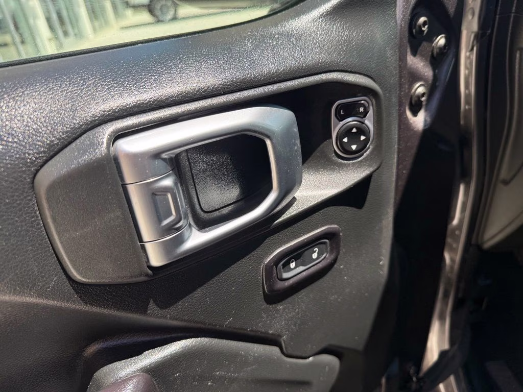 2018 Granite Crystal Metallic Clearcoat Jeep Wrangler Unlimited Rubicon 4X4 SUV