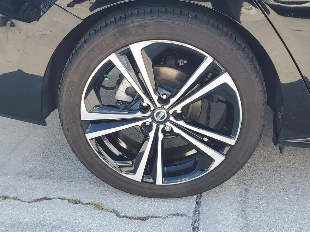 2021 Super Black Nissan Sentra SR FWD Sedan