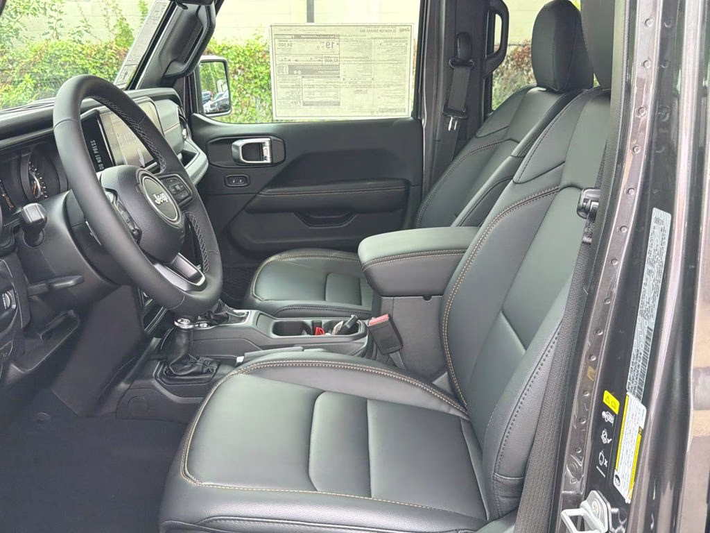 2026 Granite Crystal Metallic Clearcoat Jeep Gladiator Sahara 4X4 Truck