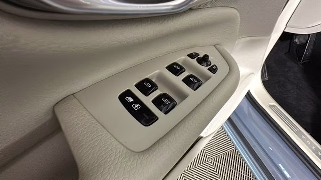 2021 Gray Metallic Volvo XC90 T6 Momentum AWD SUV