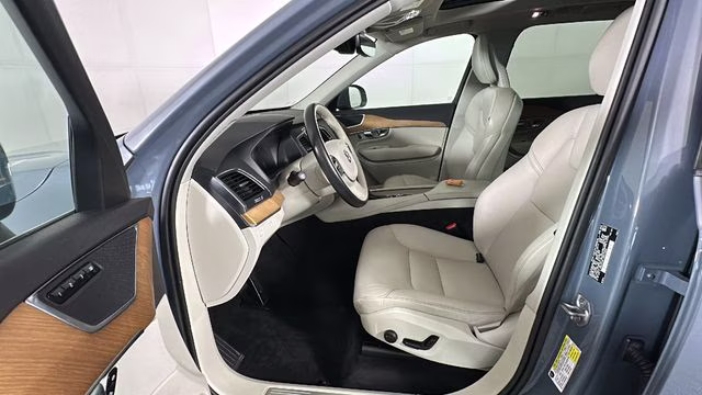 2021 Gray Metallic Volvo XC90 T6 Momentum AWD SUV