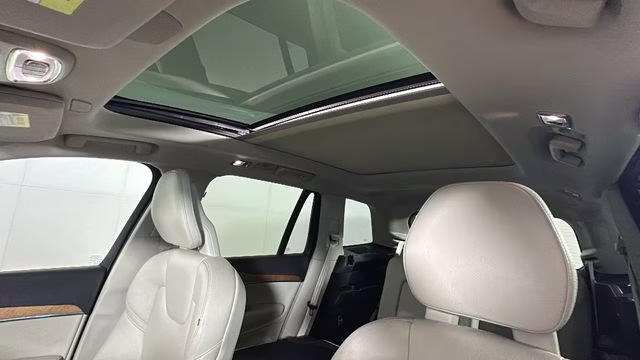 2021 Gray Metallic Volvo XC90 T6 Momentum AWD SUV