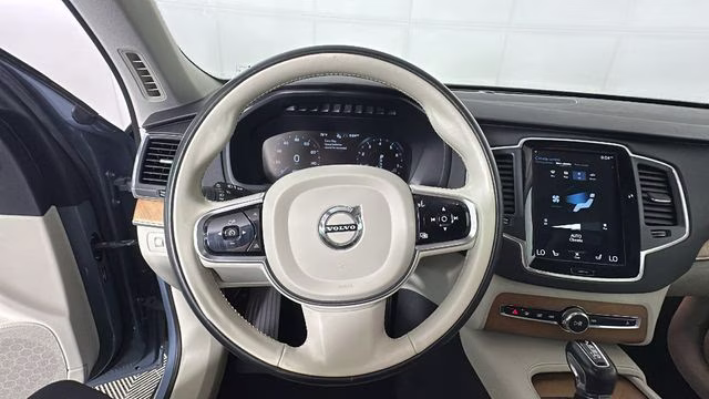 2021 Gray Metallic Volvo XC90 T6 Momentum AWD SUV