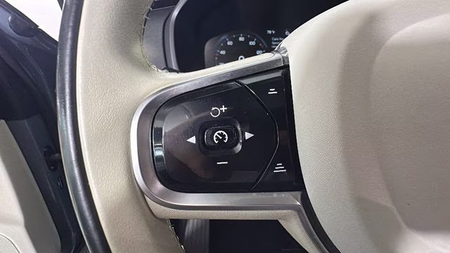 2021 Gray Metallic Volvo XC90 T6 Momentum AWD SUV