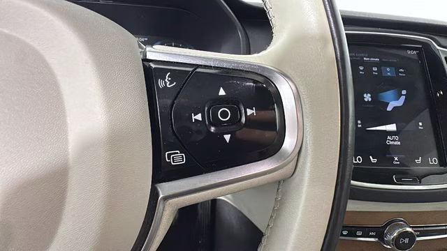 2021 Gray Metallic Volvo XC90 T6 Momentum AWD SUV