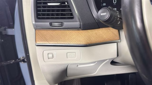 2021 Gray Metallic Volvo XC90 T6 Momentum AWD SUV