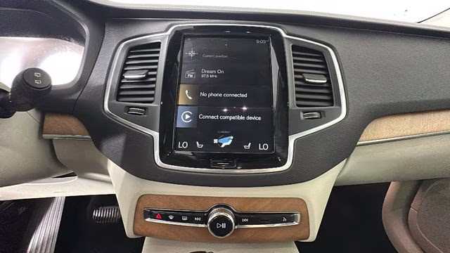 2021 Gray Metallic Volvo XC90 T6 Momentum AWD SUV