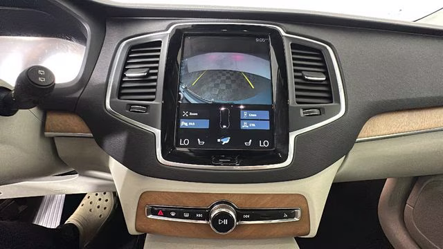 2021 Gray Metallic Volvo XC90 T6 Momentum AWD SUV