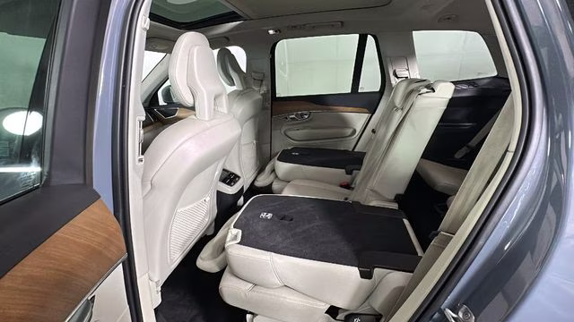 2021 Gray Metallic Volvo XC90 T6 Momentum AWD SUV