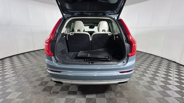 2021 Gray Metallic Volvo XC90 T6 Momentum AWD SUV