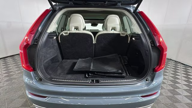 2021 Gray Metallic Volvo XC90 T6 Momentum AWD SUV