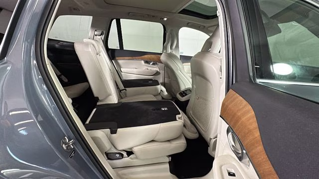 2021 Gray Metallic Volvo XC90 T6 Momentum AWD SUV