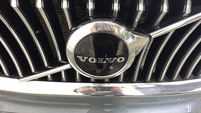 2021 Gray Metallic Volvo XC90 T6 Momentum AWD SUV