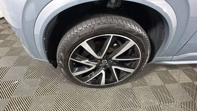2021 Gray Metallic Volvo XC90 T6 Momentum AWD SUV