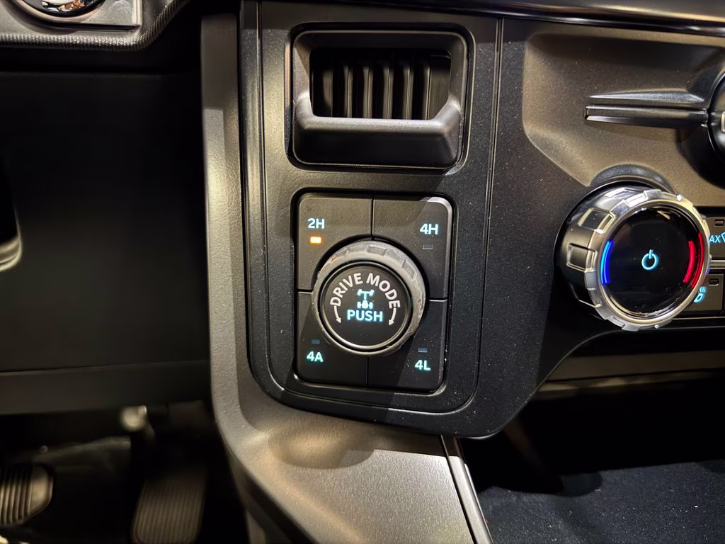 2026 Avalanche Ford F-150 Lariat 4X4 Truck