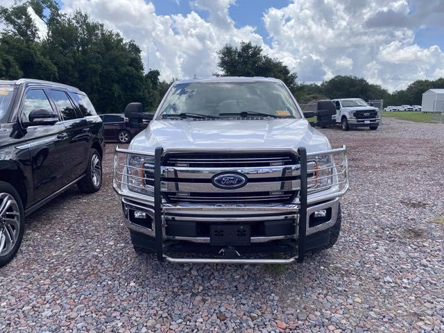 2018 White Platinum Clearcoat Metallic Ford F-150 Lariat 4X4 Truck