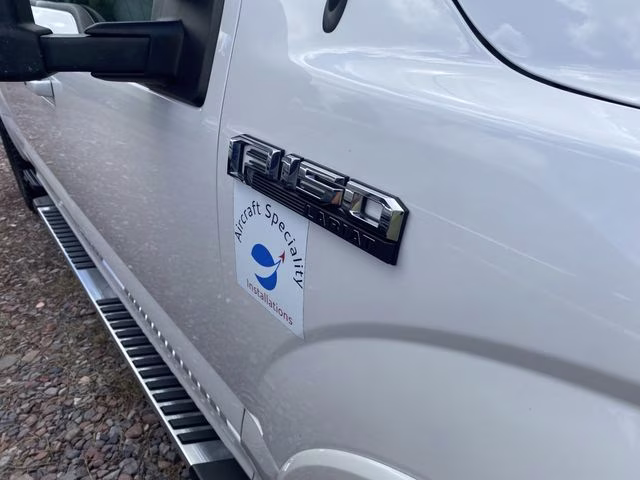 2018 White Platinum Clearcoat Metallic Ford F-150 Lariat 4X4 Truck