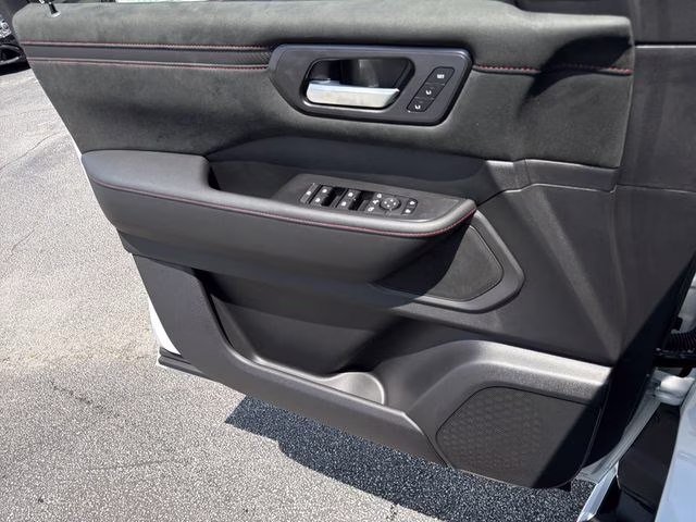 2026 Everest White Pearl/Black Nissan Armada NISMO 4X4 SUV