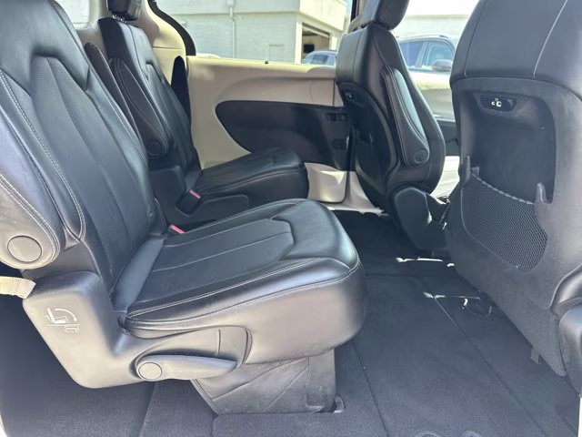 2023 Silver Mist Clearcoat Chrysler Pacifica Touring L FWD Van