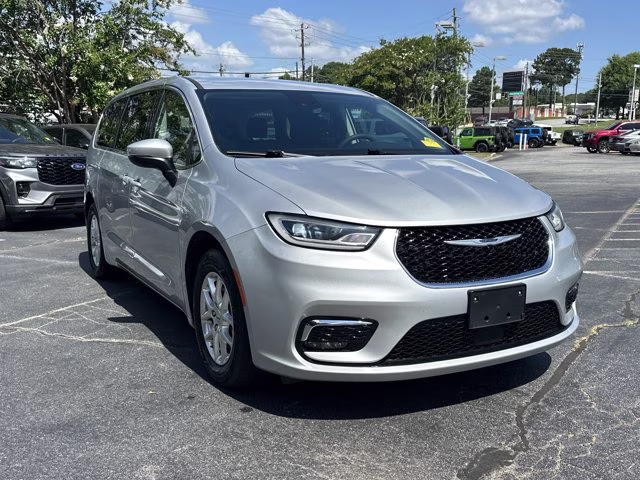 2023 Silver Mist Clearcoat Chrysler Pacifica Touring L FWD Van