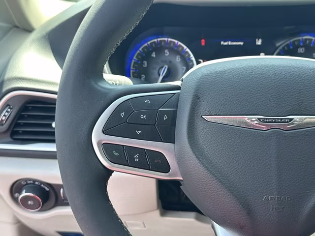 2023 Silver Mist Clearcoat Chrysler Pacifica Touring L FWD Van