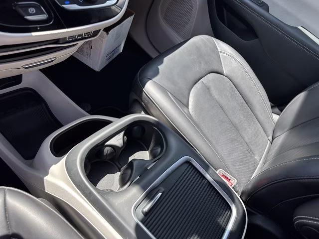 2023 Silver Mist Clearcoat Chrysler Pacifica Touring L FWD Van