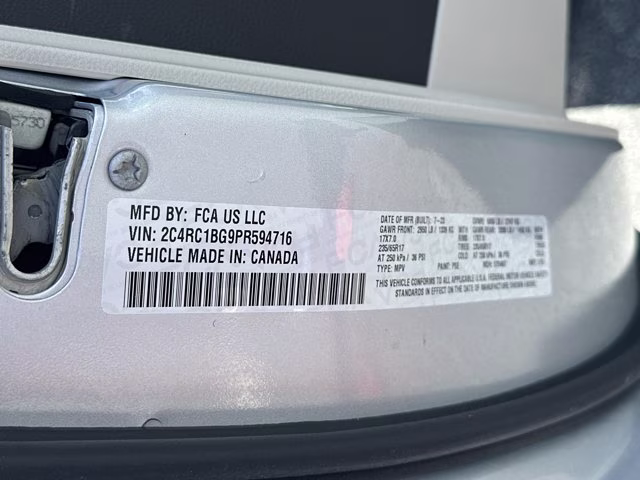 2023 Silver Mist Clearcoat Chrysler Pacifica Touring L FWD Van