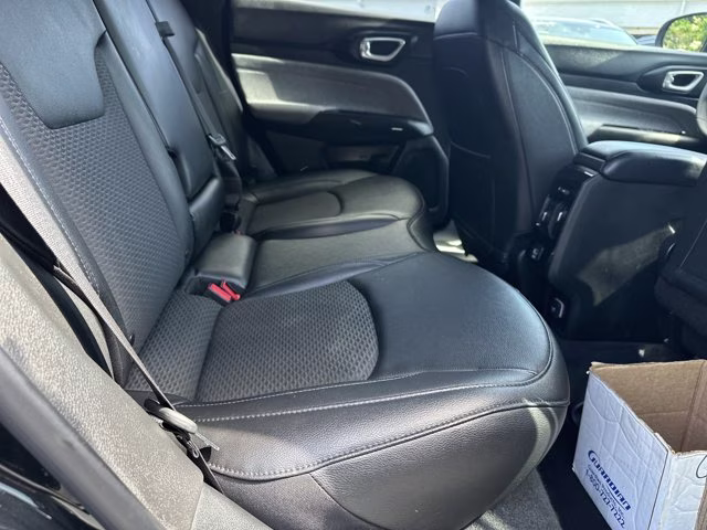2024 Diamond Black Crystal Pearlcoat Jeep Compass Latitude 4X4 SUV