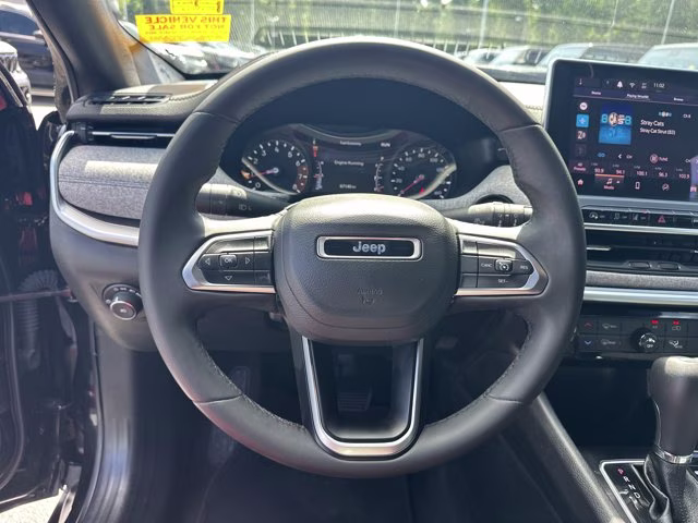 2024 Diamond Black Crystal Pearlcoat Jeep Compass Latitude 4X4 SUV