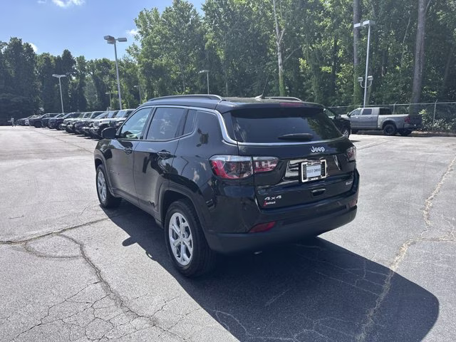 2024 Diamond Black Crystal Pearlcoat Jeep Compass Latitude 4X4 SUV