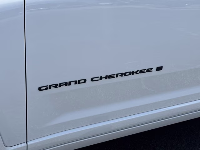 2026 Bright White Clearcoat Jeep Grand Cherokee Summit 4X4 SUV
