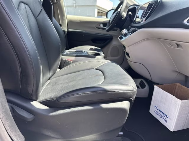 2023 Silver Mist Clearcoat Chrysler Pacifica Touring L FWD Van