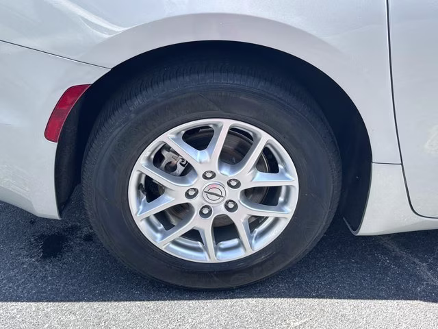 2023 Silver Mist Clearcoat Chrysler Pacifica Touring L FWD Van