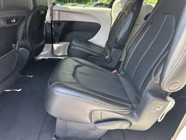 2023 Silver Mist Clearcoat Chrysler Pacifica Touring L FWD Van