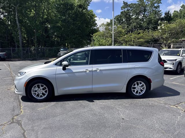 2023 Silver Mist Clearcoat Chrysler Pacifica Touring L FWD Van