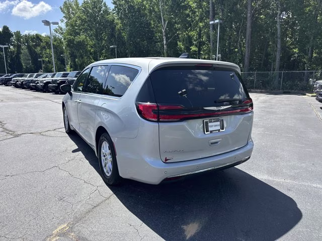 2023 Silver Mist Clearcoat Chrysler Pacifica Touring L FWD Van