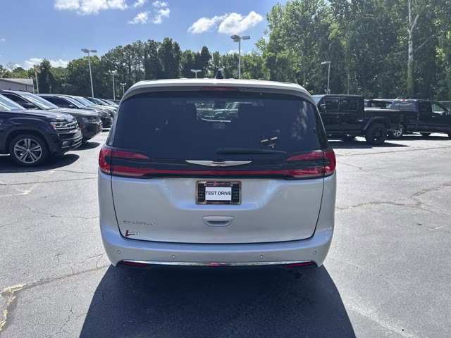 2023 Silver Mist Clearcoat Chrysler Pacifica Touring L FWD Van