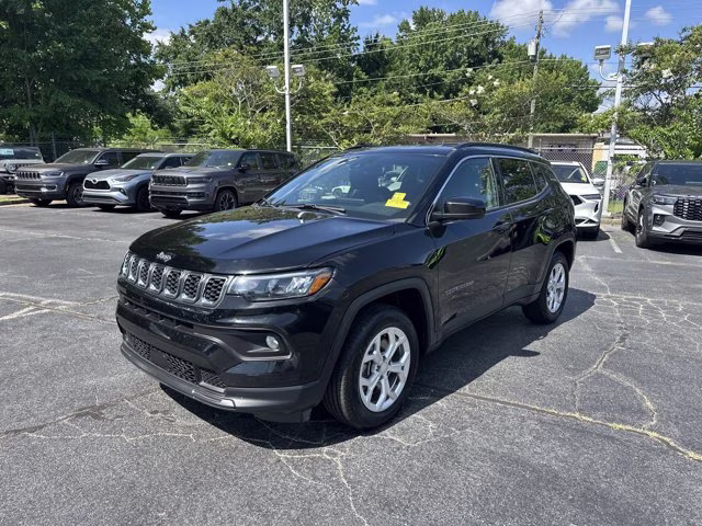 2024 Diamond Black Crystal Pearlcoat Jeep Compass Latitude 4X4 SUV
