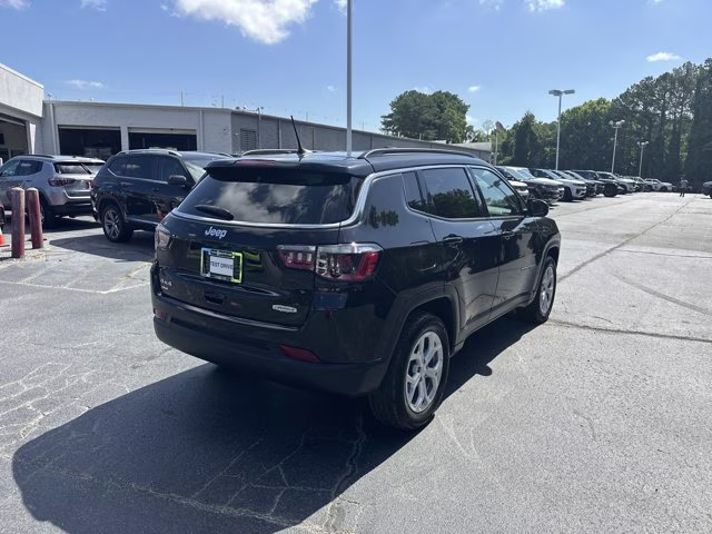 2024 Diamond Black Crystal Pearlcoat Jeep Compass Latitude 4X4 SUV