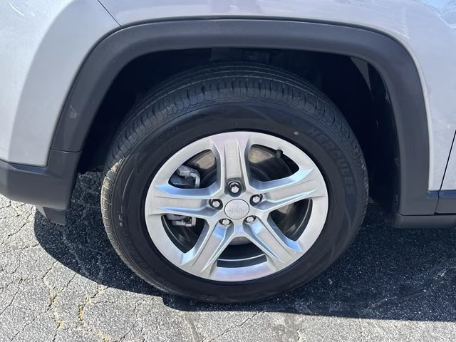 2024 Silver Jeep Compass Latitude 4X4 SUV