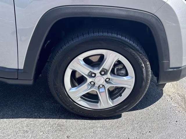 2024 Silver Jeep Compass Latitude 4X4 SUV