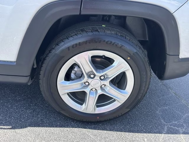 2024 Silver Jeep Compass Latitude 4X4 SUV